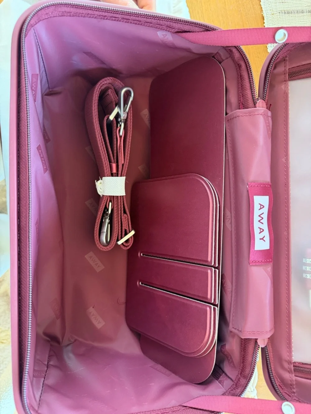 AWAY Compact Train Beauty Case in Ruby Haze. NWT!